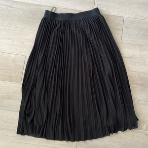 Medium black pleated skirt.